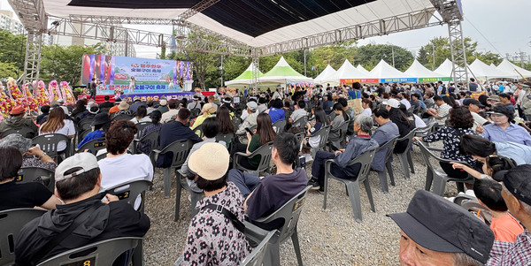 많은 지역민과 수도권 주민들이 작년에 이어 행주한우 숯불구이축제를 찾았다.