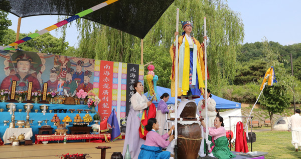 강풍어제의 한 장면.