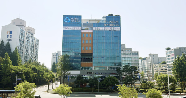 일산서구 지하철 3호선 대화역 사거리에 우뚝선 일산새마을금고 본점.