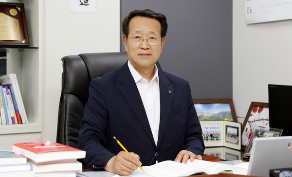 유완식 고양축산농협 조합장. 그의 의지와 추진력은 현장을 중심으로 한 소통을 바탕으로 한다.