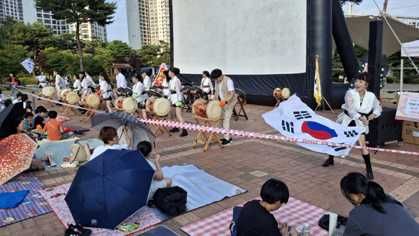 2025년 식사동 돗자리 영화제 및 제4회 주민총회 공연.