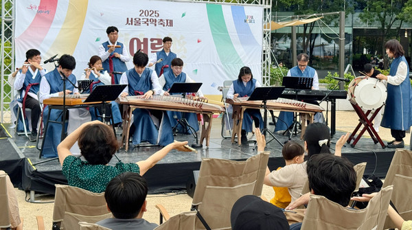 국악예술단 ‘손울림’이 ‘2025 서울국악축제’에 참여해 ‘여락(與樂)’ 무대에서 공연을 선보였다.