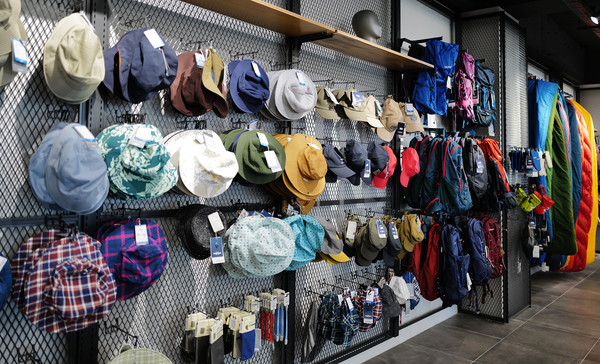 기능과 패션이 결합된 다양한 제품들.