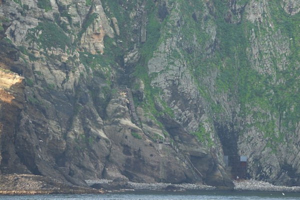 서도 물골 위쪽으로 난 탐방로가 훼손된 채 방치되어 있다.