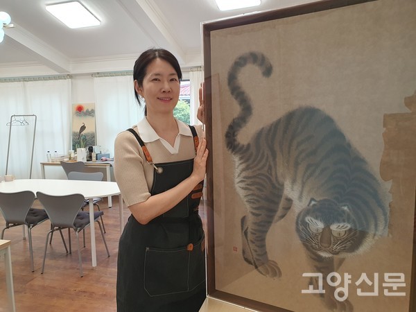 맹호도(힘과 용맹 상징). 금방이라도 호랑이의 우렁찬 울음소리가 들릴 듯하다.