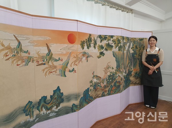 봉황도(태평성대 상징, 6폭 병풍)에 나오는 봉황은 새 중의 으뜸 새로 불린다.