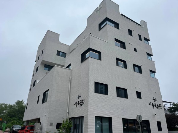 새로 이전한 나들목일산교회 전경.