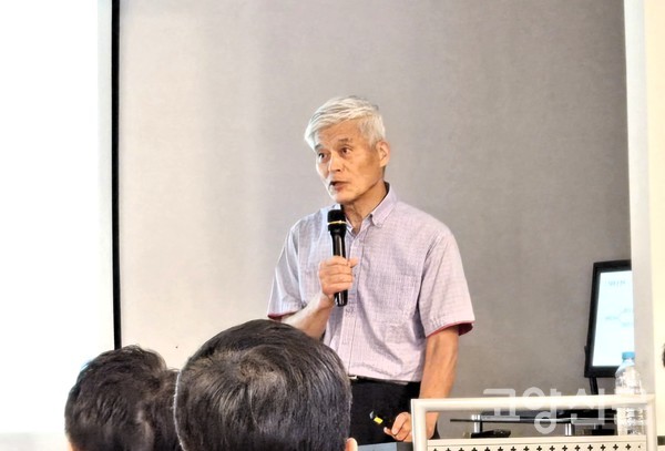 이기동 성균관대 유학동양학과 명예교수는 귀가 쫑긋 회원들에게 지난 2일 '세계의 위기와 K철학의 중요성'이란 주제로 강의를 진행했다. 