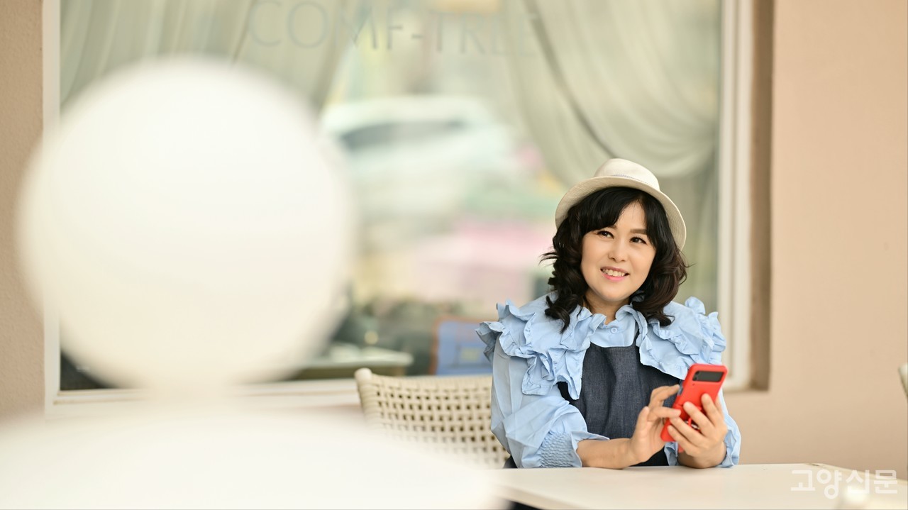 문학과 문화의 다리 역할을 하는 스토리텔러이자 기획자, 이선정 동화놀이터 대표.