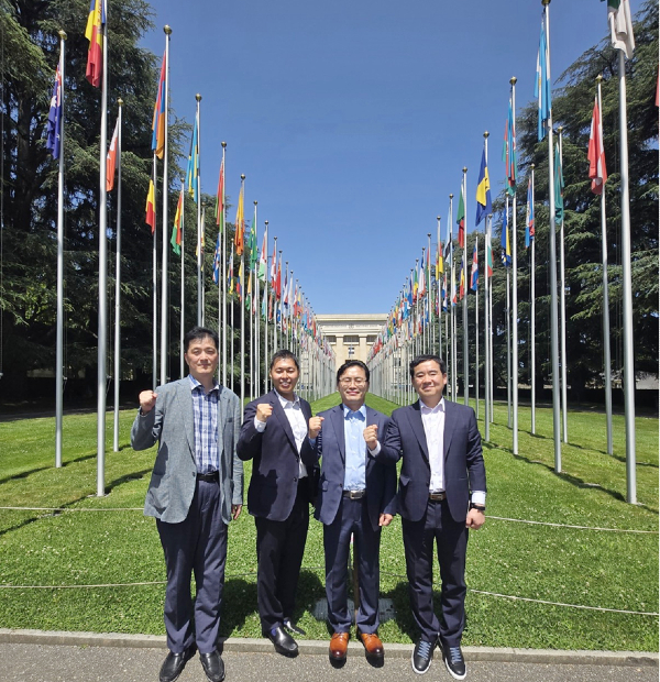 (왼쪽부터) 홍승준 기획 부회장(창원 문성대 교수), 신동훈 학술 부회장(한국해양대 교수), 하성용 학회장(중부대 교수), 이재웅 기획이사(중부대 교수) [사진제공 = 한국자동차모빌리티안전학회]