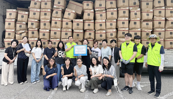  ㈜케어원이 고양시 아동의 안전한 이동 환경 조성을 위해 유아용 카시트를 고양시사회복지협의회에 기부했다.