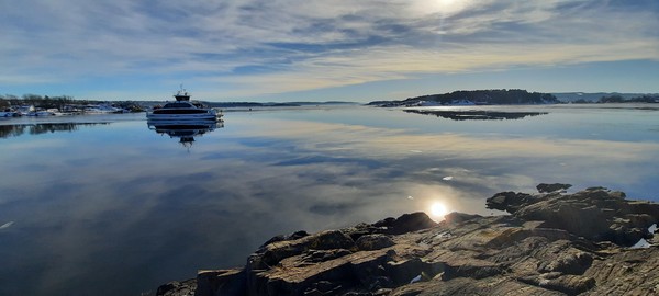 노르웨이 오슬로 피오르드 사진. U 자형으로 깊게 파인 계곡에 바닷물이 들어와 크루즈와 페리도 관광객들이 이동한다. [이철규 북유럽특파원]