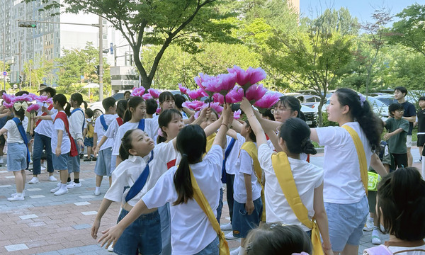 '원흥 소리로 아우름' 국악합창단의 공연.