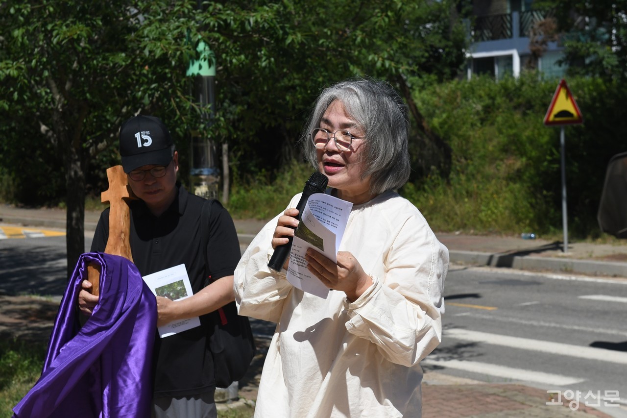 산황산 골프장 증설사업 관련 조정 고양환경운동연합 의장이 경과보고를 하고 있다.