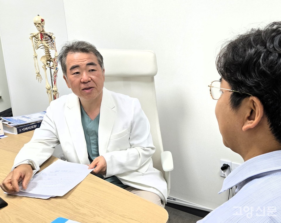 차상민 다병원 원장이 '무릎 건강 지키는 건강한 다이어트'에 대해 설명하고 있다.