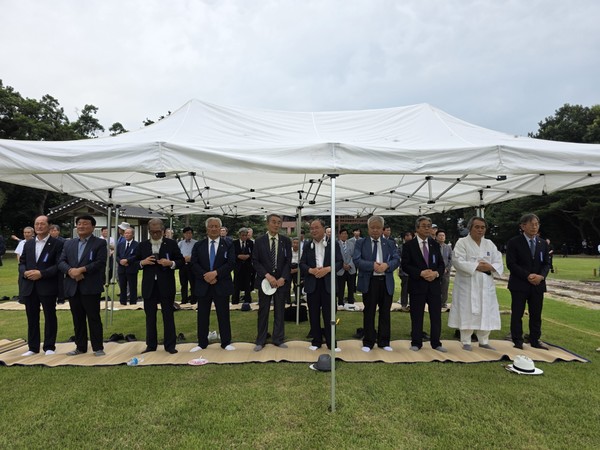 제향에 참석한 종친 및 부원군 종중원. [사진제공=이철수]