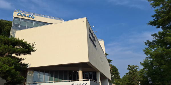 한향림도자미술관과 3층 카페스카이. 헤이리가 한눈에 보인다.