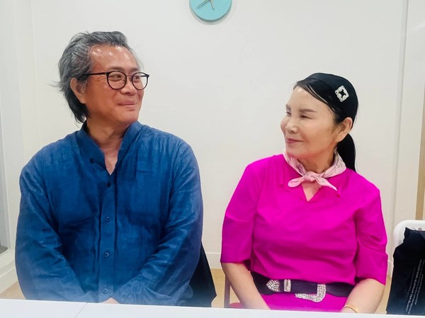 오재익 기획가와 김정희 단장