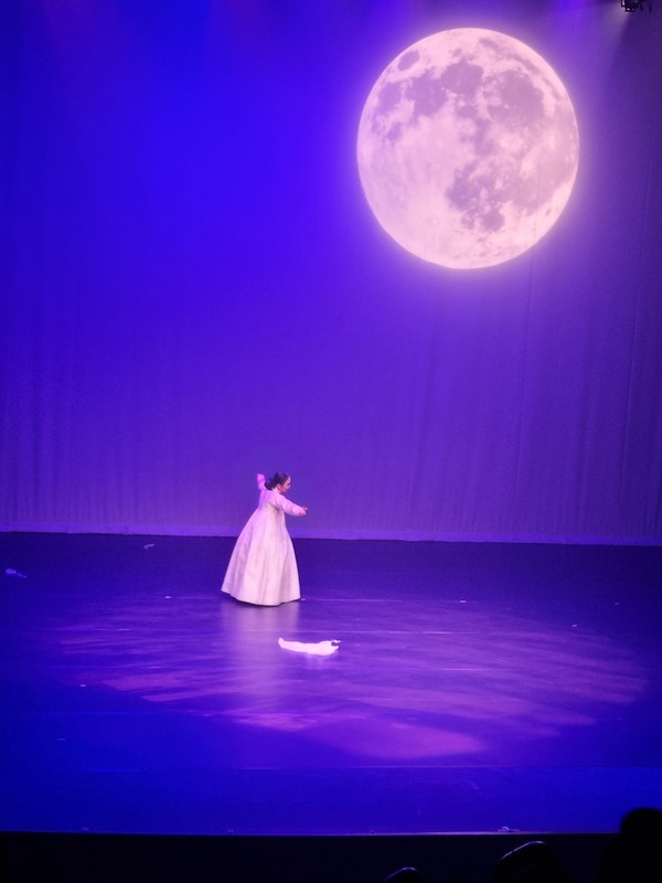 살풀이를 선보이는 김정희 단장 