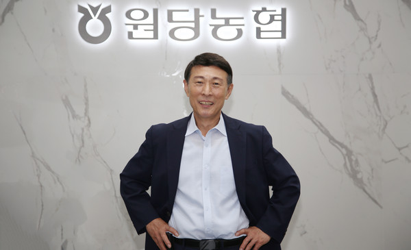 이창림 원당농협 조합장. 매사에 자신감이 가득하다. 조합원과 고객을 만날때는 특유의 미소도 장착한다.