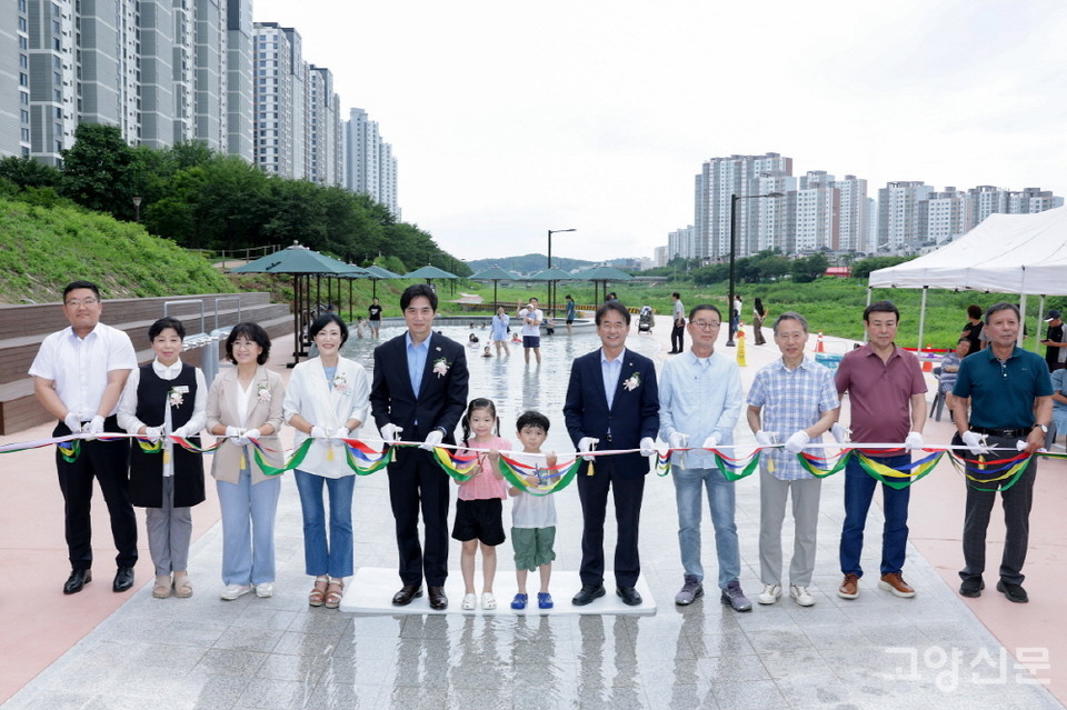 지난 14일 열린 개장식. 이동환 시장, 한준호 국회의원, 시도의원, 지역 주민들이 참석해 개장을 축하했다. [사진제공=고양시청]