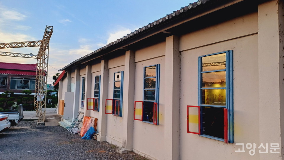 라스트찬스 건물의 외부 측면 모습