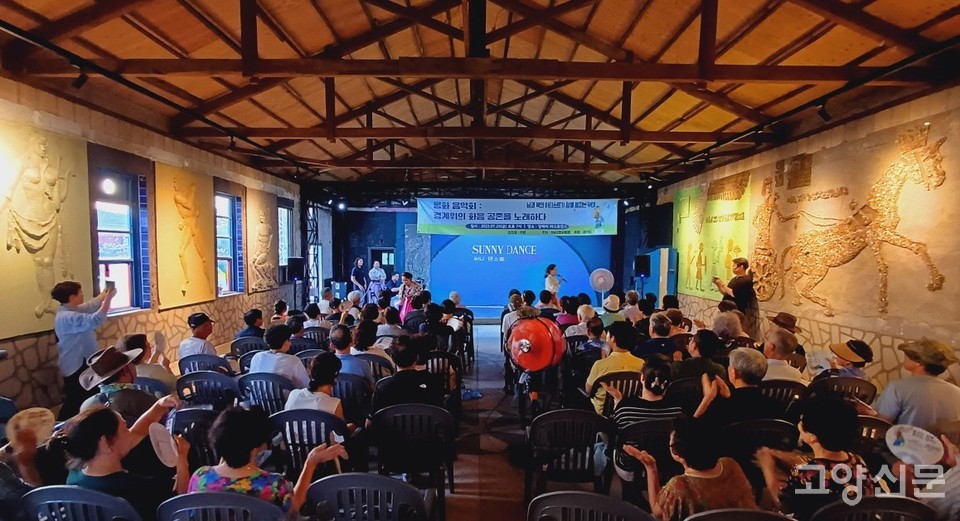 삼각 트러스지붕 구조가 보전된 라스트찬스 내부 