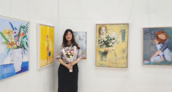 임미경 작가는 자신의 그림에 따뜻하고 순수하게 사랑을 그린다.