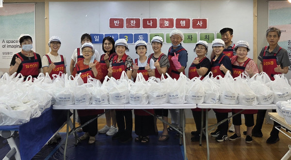 일산3동 주민자치회가 취약계층에 밑반찬을 지원하는 ‘사랑의 반찬 나눔’을 진행했다.