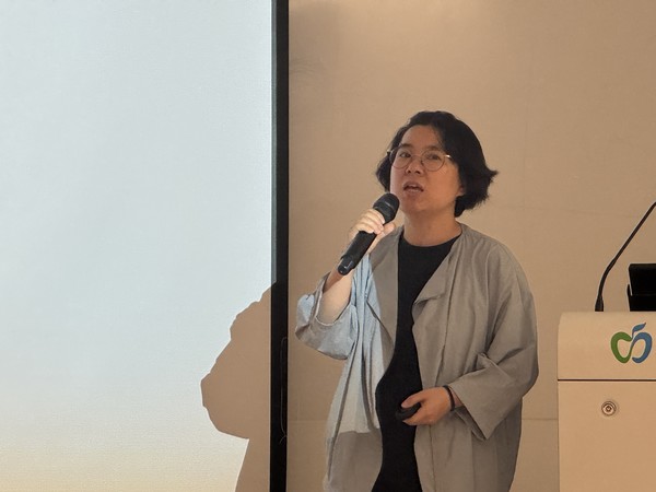 '기후위기 시대를 어떻게 무사히 지나갈 것인가'라는 주제로 강연을 진행한 황정화 녹색전환연구소 지역전환팀 연구원