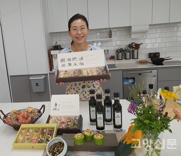 '과일깨강정'과 '쌀오란다'는 공방에서 식생활 수업 후 디저트로 냈는데, 참가자들의 요청으로 상품화했다. 해외에서도 눈과 입을 즐겁게 하는 인기 디저트가 됐다.