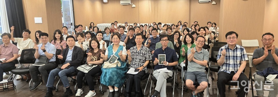 강연 후 기념사진 촬영.