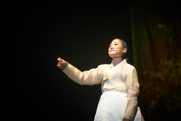 밥할머니(어수민)가 밥할머니에 대해 소개하고 있다. [사진제공=이우선]