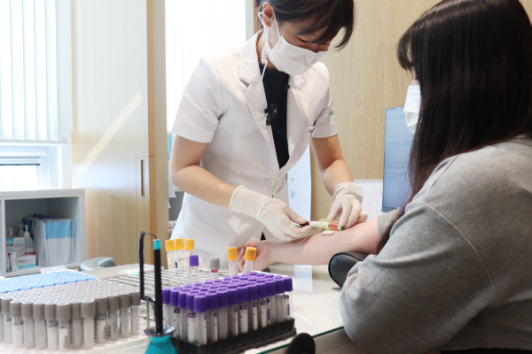  MDS 검사는 44개 항목의 일반혈액검사 데이터를 종합해 염증 지표, 산화 스트레스 지표, 면역 장애 지표를 정리해 제시한다. [사진제공 = 사과나무의료재단]