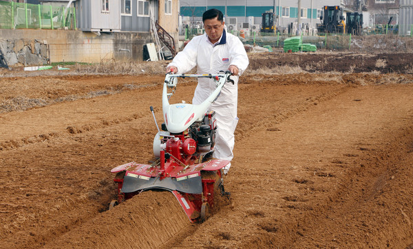 우상훈 조합장은 농사를 짓는 농업인이다. 그도 농기계 안전교육을 받는다. 
