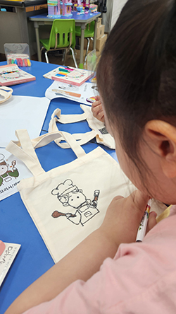  프로그램에 참여해 활동을 하는 한 학생.