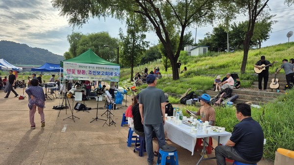 흥겨운 잔치가 된 행신2동주민자치회 연꽃밭 보고회. [사진제공=김용덕]