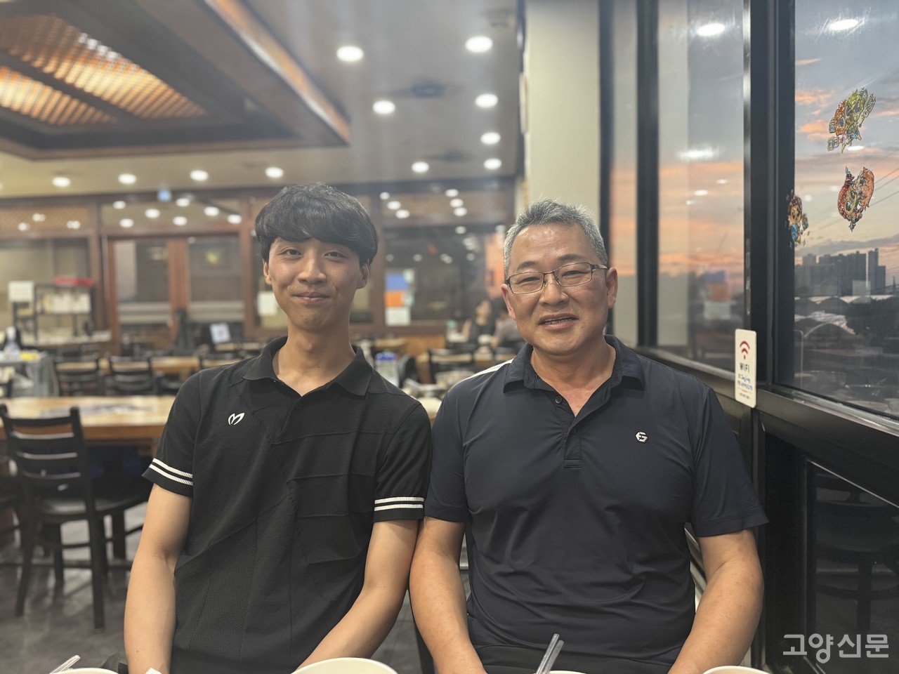 고양수산물유통조합 송낙일 이사장(사진 오른쪽)과 신지우 이사(사진 왼쪽).