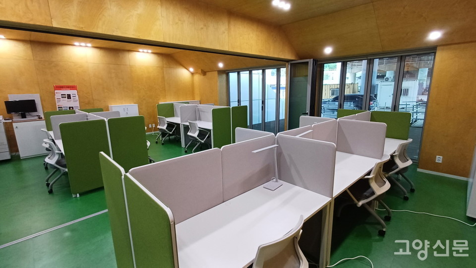 저렴한 가격으로 이용할 수 있는 공유오피스.