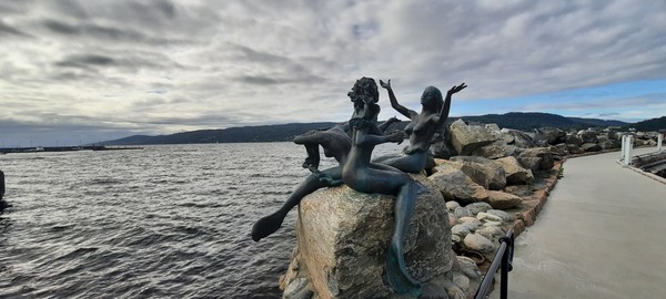노르웨이 산타마을 관광안내소 앞에 위치한 인어공주 동상. [이철규 북유럽특파원]