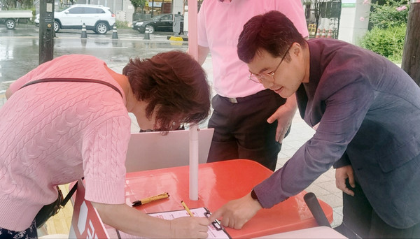 곳곳을 다니며 지역주민들의 의견을 청취하는 것은 조 위원장에게 소중한 일상이다. 