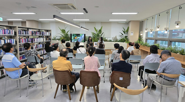  경기 히든작가 선정작 ‘새 봄’의 저자 이연주 작가를 초청한 ‘작가와의 만남’.