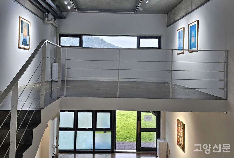 나희균 작가의 작품들이 전시된 모습.