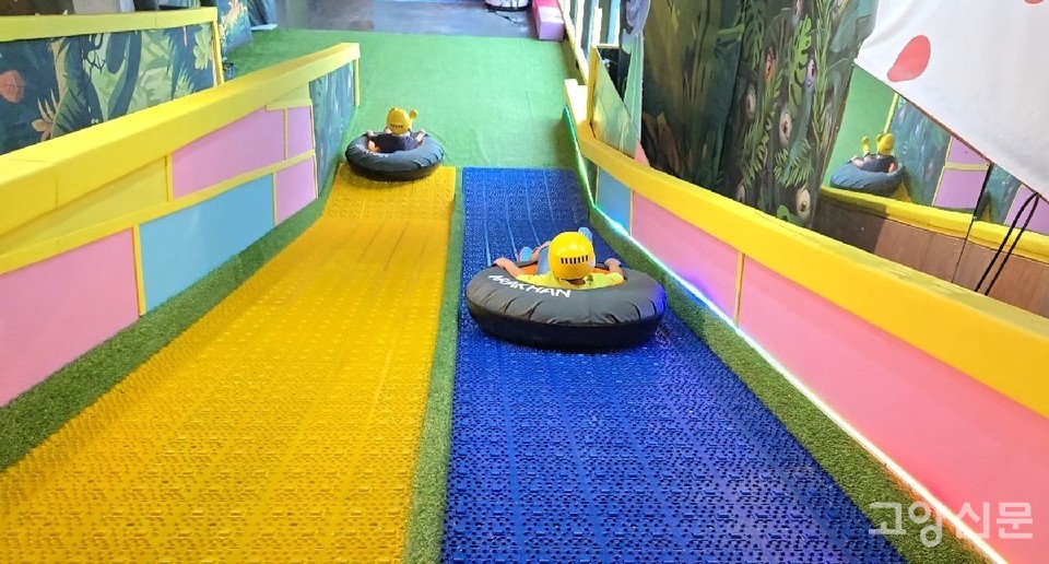 신나는 타이어 미끄럼틀! 아이들에게 큰 사랑을 받는 프렌디노의 인기 놀이 시설이다.