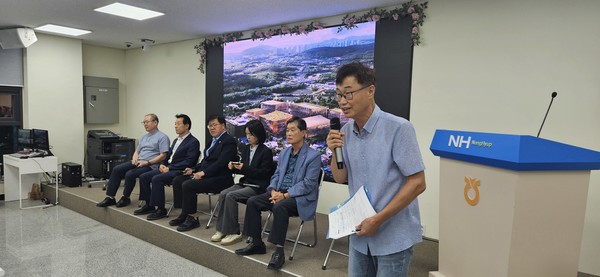 2부 토론회는 오건호 행신2동 주민자치위원장이 사회를 맡았다.