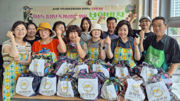  능곡동 지역사회보장협의체가 저소득 중장년 독거남성 가구에 밑반찬을 지원하는 ‘보약반찬’을 진행했다.