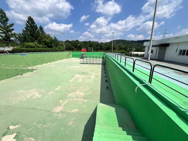 2011년 문을 연 고양아쿠아스튜디오 전경(위), 영화 '기생충' 촬영 장면(아래).