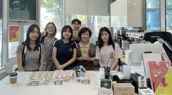  고양실버인력뱅크와 유틸라이스가 제품(커피 그라인더 세정제) 공급 협약 체결을 했다.