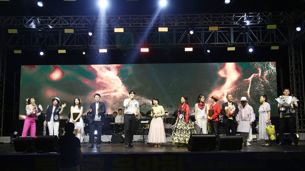 대상 수상자의 앙코르 공연으로 모든 참가자가 음악회를 마무리 했다. 