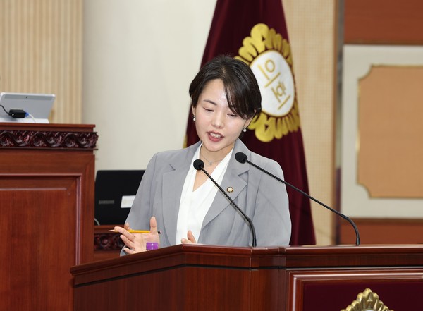 정민경 의원(더불어민주당, 능곡동·백석1·2동)은 지난 시정질문에서 “고양시 주민참여예산제는 형식에 그치고 있다”며 이 시장의 무책임한 자세를 강하게 비판했다.